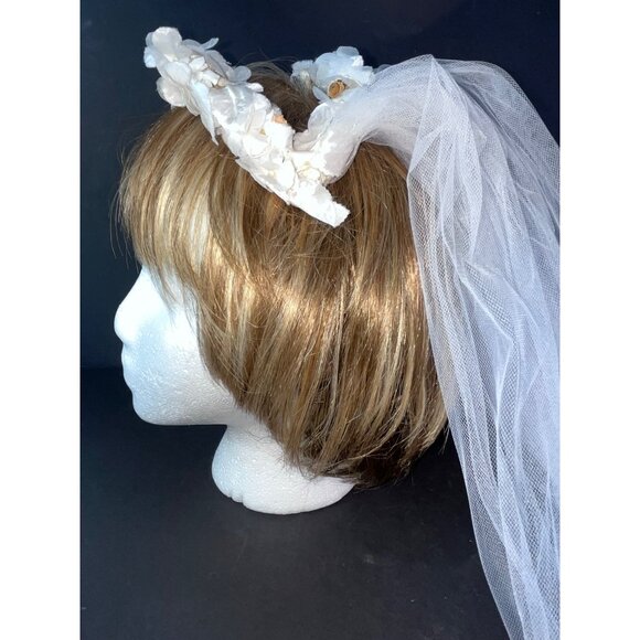 Vintage Bridal Veil 32" With Floral Crown & Ring Bearer Pillow White - Picture 4 of 8